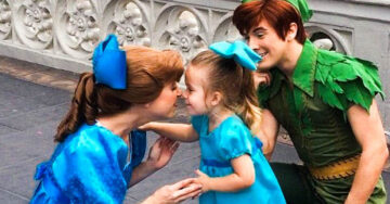 Esta madre cose un increíble disfraz cada vez que lleva a su hija a Disney World
