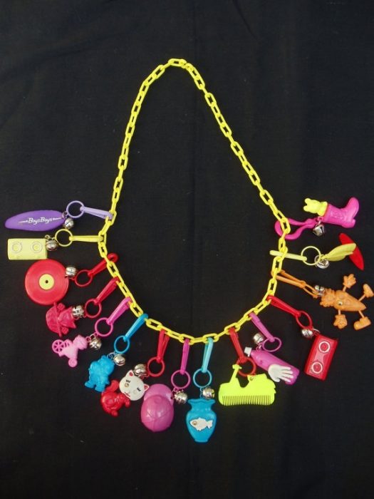 collar de amuletos 80s