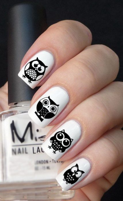 40 Increíbles diseños en blanco y negro para pintar tus uñas