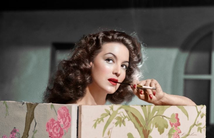 María Félix tras biombo