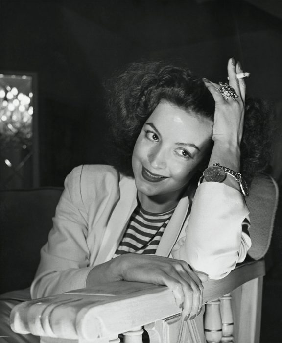 María Félix fumando