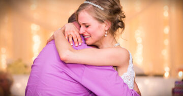 Esta chica sobreviviente de cáncer, el día de su boda bailó con el hombre que le salvó la vida