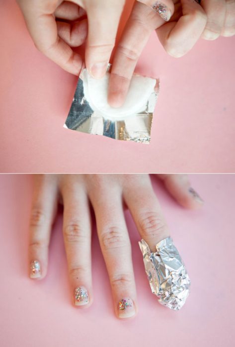 removedor de esmalte de uñas con talco y papel aluminio 
