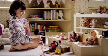 El nuevo anuncio de Barbie está enamorando a todo el mundo ¡Es el mejor comercial que verás!