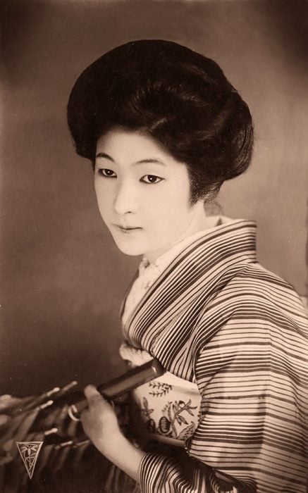 fotografía antigua de mujer japonesa