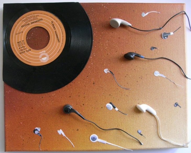 disco vinil y audifonos como ovulo y espermas fertilizando 