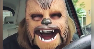 Esta mujer y su máscara de Chewbacca te harán morir de la risa; ¡Es el video más visto de Facebook!