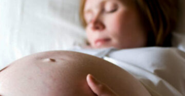 Esto es lo que experimenta un bebé dentro del vientre cuando su madre embarazada tiene depresión