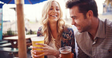 Estudio revela que las parejas que beben juntas pueden tener una relación más duradera
