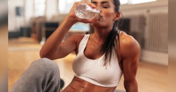 Beber agua sí te ayuda a bajar de peso mucho más rápido; ¡Científicamente comprobado!
