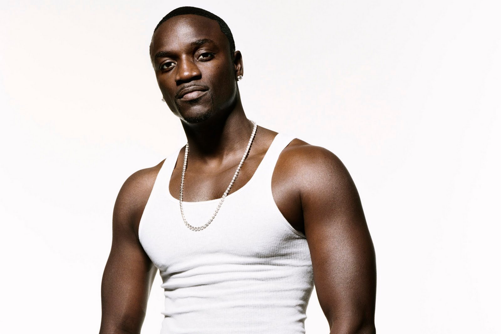 Фотка сочного негра. Эйкон. Akon 2022. Akon Rapper. Akon певец 2023.
