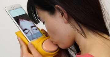 Kissenger, el nuevo dispositivo para besar a la distancia