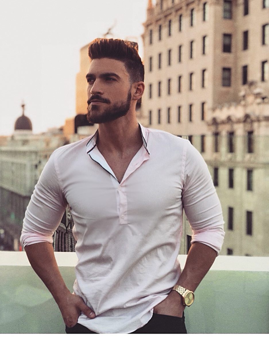 Este hombre español es el enfermero más guapo del mundo