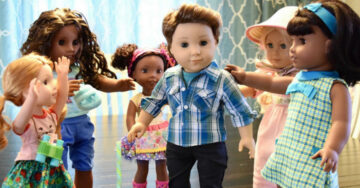 ‘American Girl’ escucha a sus clientes más pequeños… ¡y lanza su primer muñeco masculino!