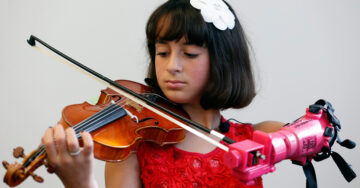 Toca el violín gracias a la tecnología y demuestra que la pasión no tiene límites