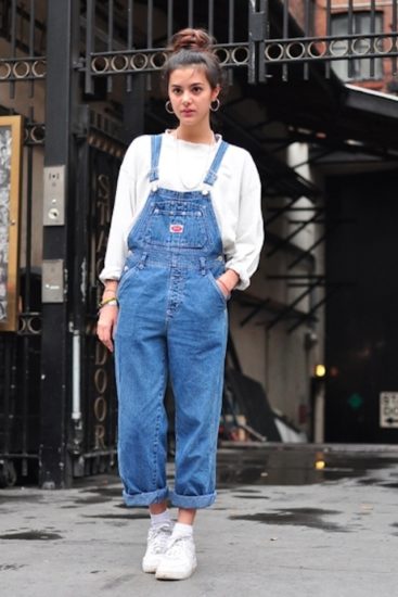 Imagen de una chica con un look grunge de los años 90