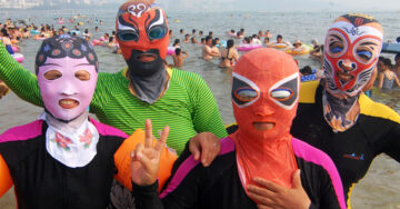 Facekini; el producto de belleza más bizarro en las playas de China durante el verano