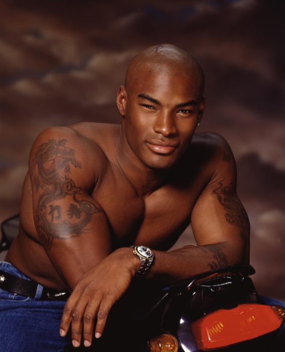 Tyson Beckford sin camisa