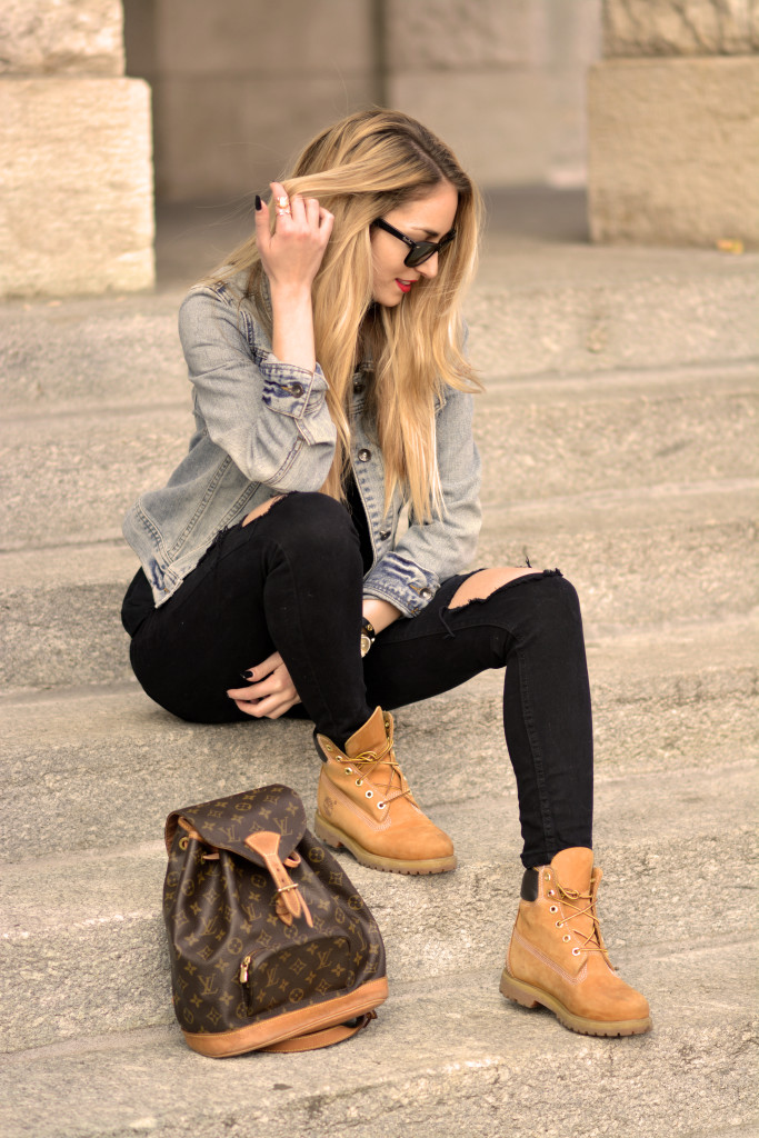 Женские зимние ботинки с джинсами