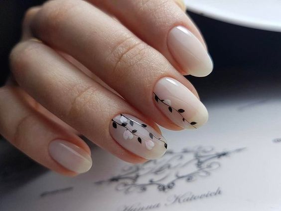 Uñas con diseños minimalistas