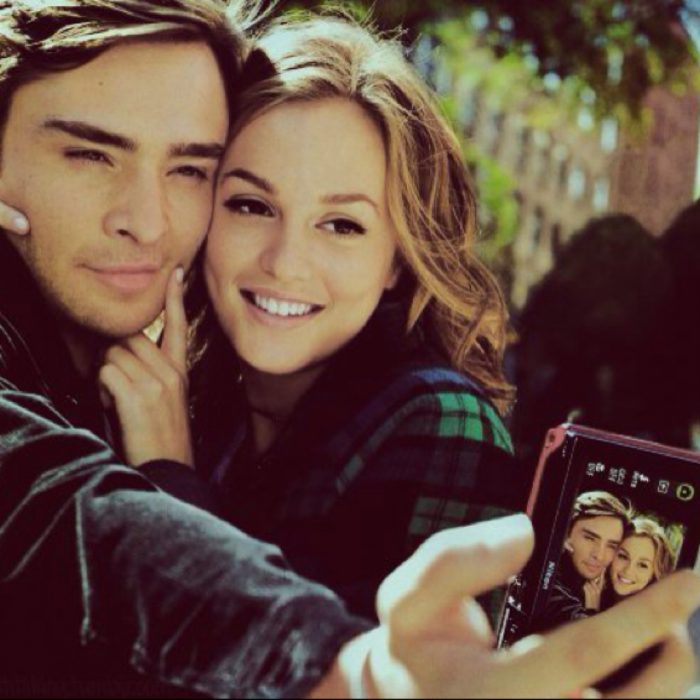 pareja tomandose selfie