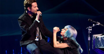 Bradley Cooper sorprende en pleno concierto de Lady Gaga al cantar juntos ‘Shallow’
