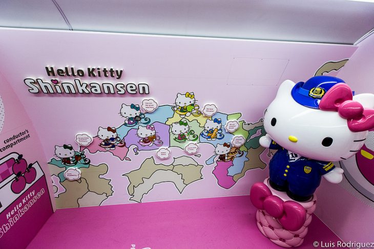 gatita gigante de Hello Kitty