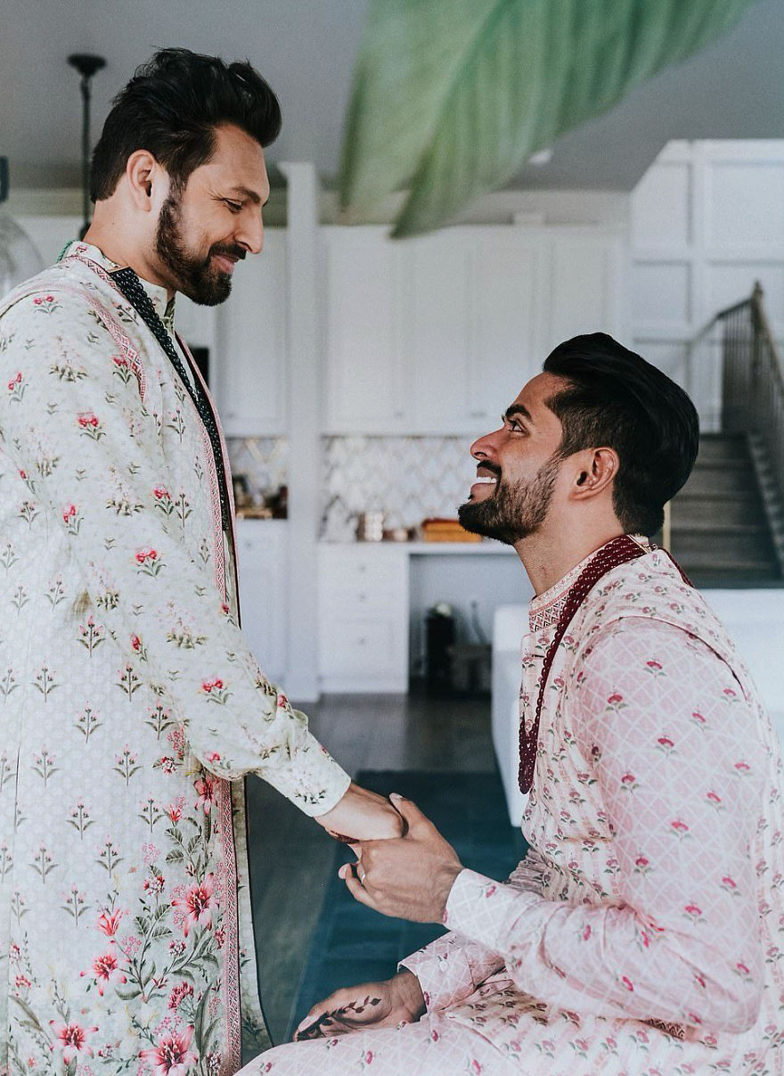 Pareja gay celebró su amor con una boda tradicional hindú