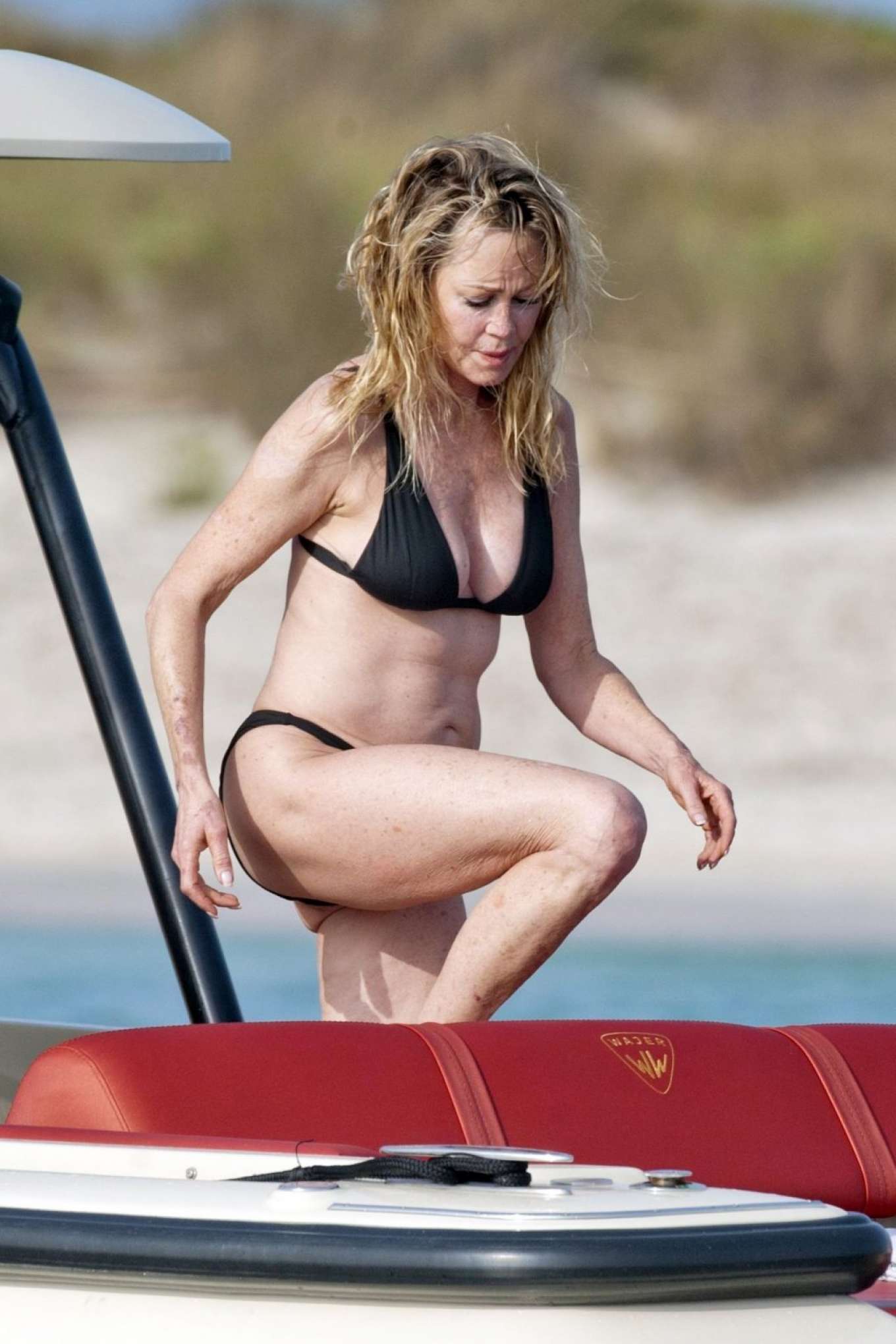 Melanie Griffith fue captada en Ibiza usando un bikini negro