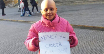 Niña se hace viral por publicar su batalla día a día contra el cáncer 