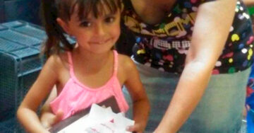 Niña de 4 años dona dinero de su cumpleaños para pequeños con cáncer