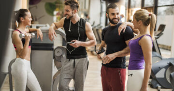 Estudio revela que hombres que van al gimnasio son más infieles