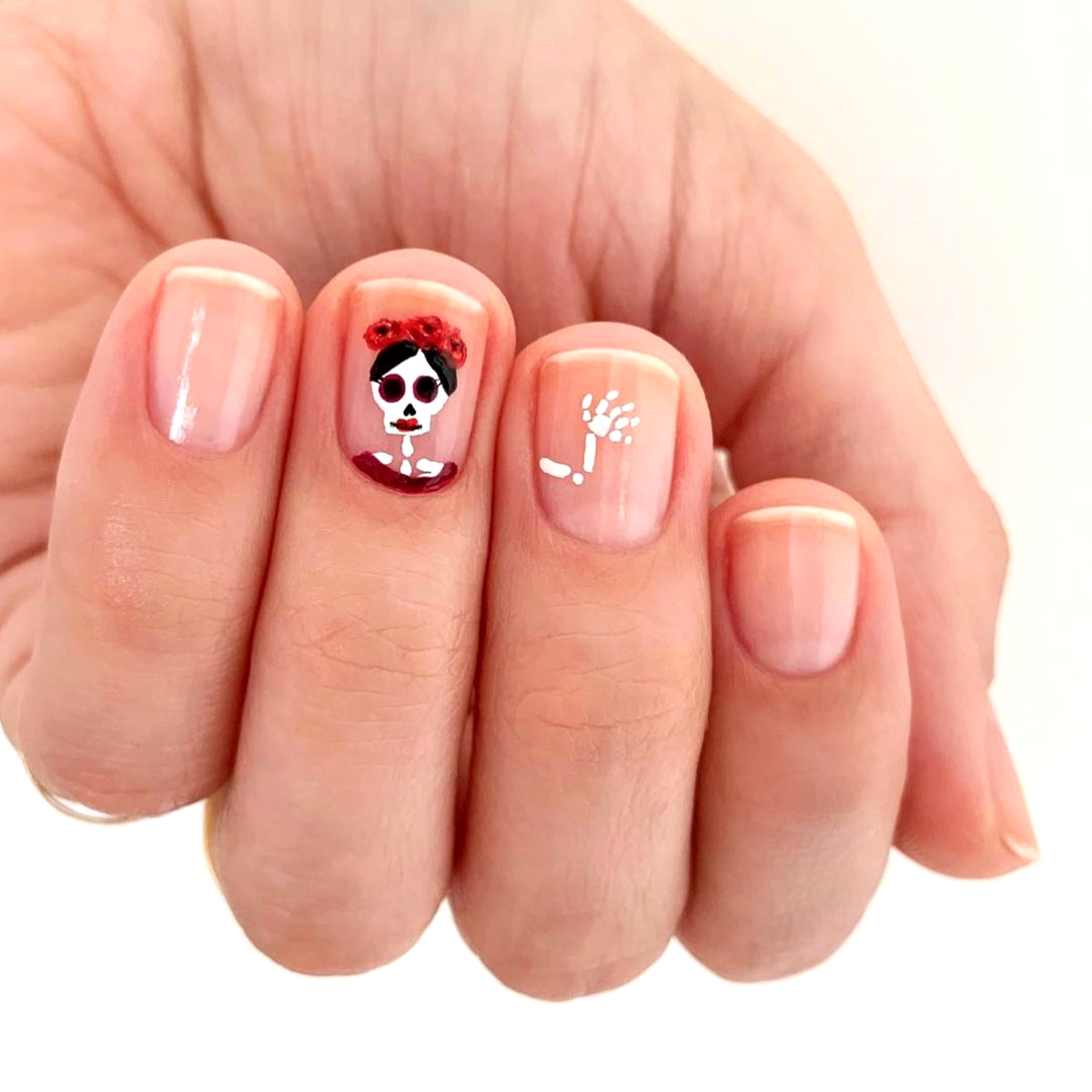 Bonitos diseños de uñas para celebrar el de Día de Muertos