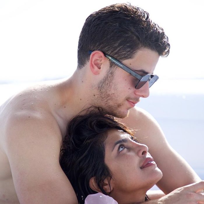 Nick Jonas y Priyanka Shopra abrazados en sus vacaciones 