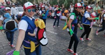 Mamás sorprenden en carnaval con coreografía inspirada en Pokémon