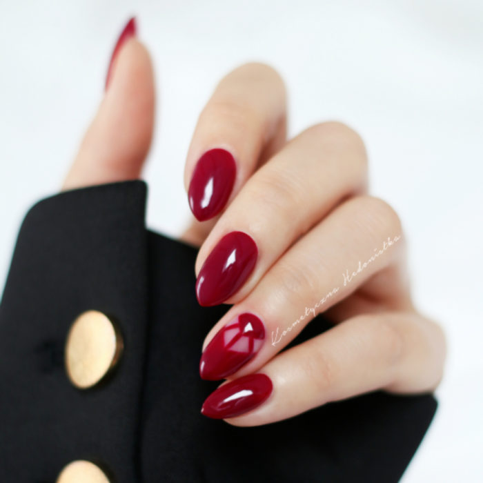 Diseños de manicure; uñas stiletto color rojo