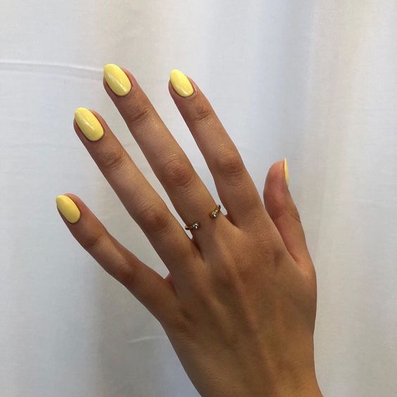 17 Colores de uñas que se ven hermosos en pieles morenas
