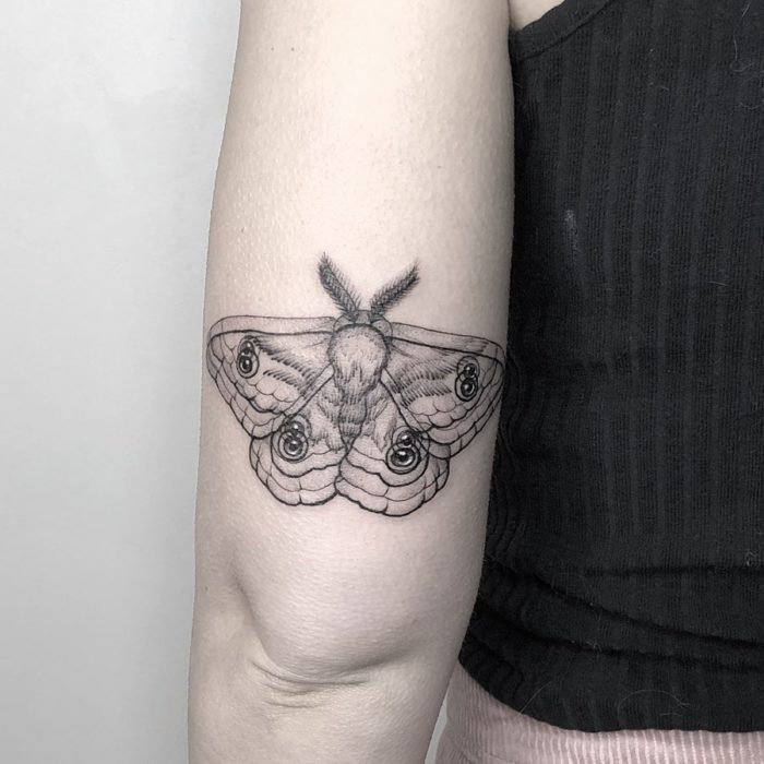 Tatuaje de ilusión óptico de una mariposa