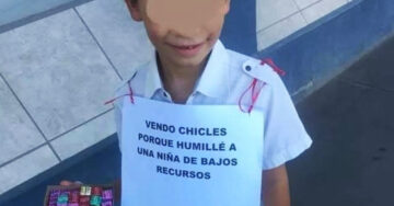 Niño vende chicles como castigo por burlarse de una niña de bajos recursos