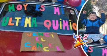 Pequeño celebra el fin de su tratamiento con globos y carteles coloridos