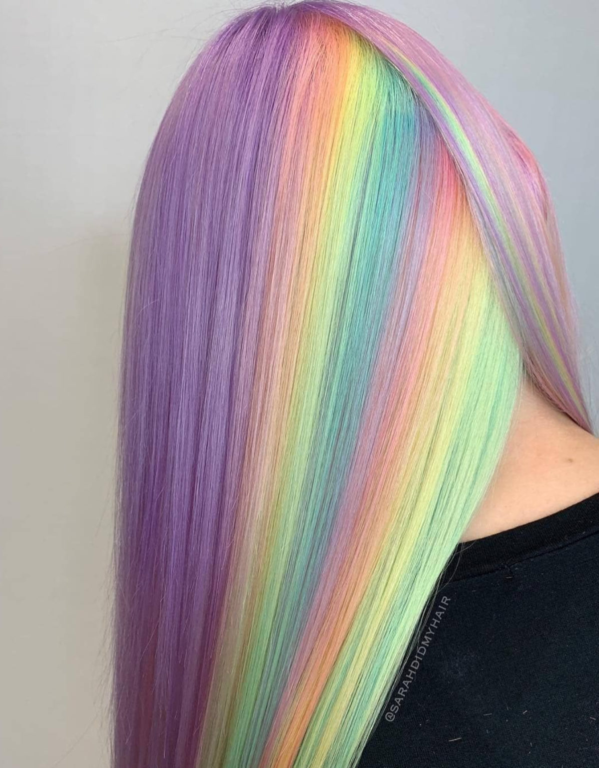 Tendencia De Cabello Arcoíris Pastel Para Un Look Multicolor 