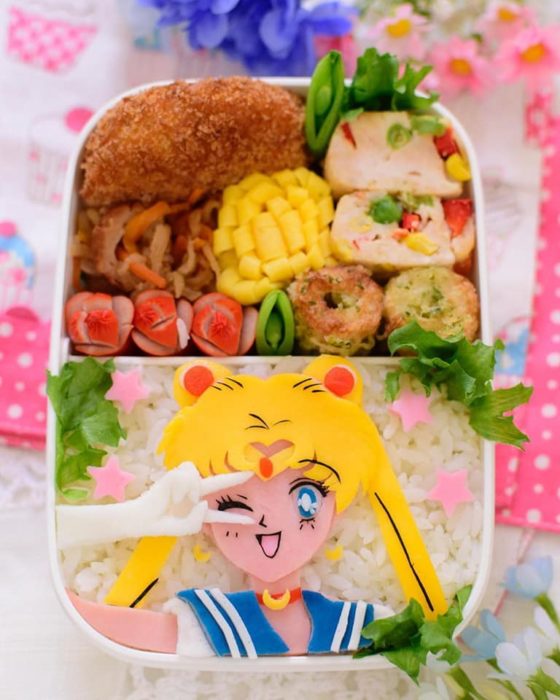 Bento con arroz blanco decorado con Sailor Moon