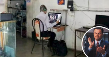 Maestro acude a diario a un cibercafé para dar clases en línea