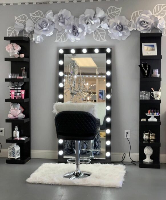 Makeup room en color negro con mezcla de gris y negro 