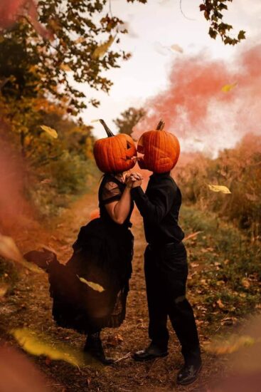 Pareja hace sesión de fotos de Halloween muy original