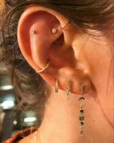 13 Creativas maneras de llevar más de un piercing en el oído