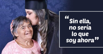 Festeja graduación junto a su madre con síndrome de Down; está orgullosa de ella