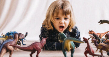 Confirmado: los niños que juegan con dinosaurios son más inteligentes