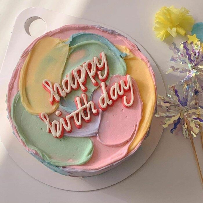 Pastel en tonos cálidos para celebrar; 15 Pasteles para celebrar tu cumple con un toque cute 