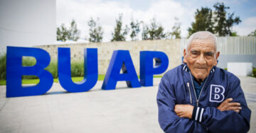 Abuelito de 84 años cumple su sueño y se gradúa como ingeniero